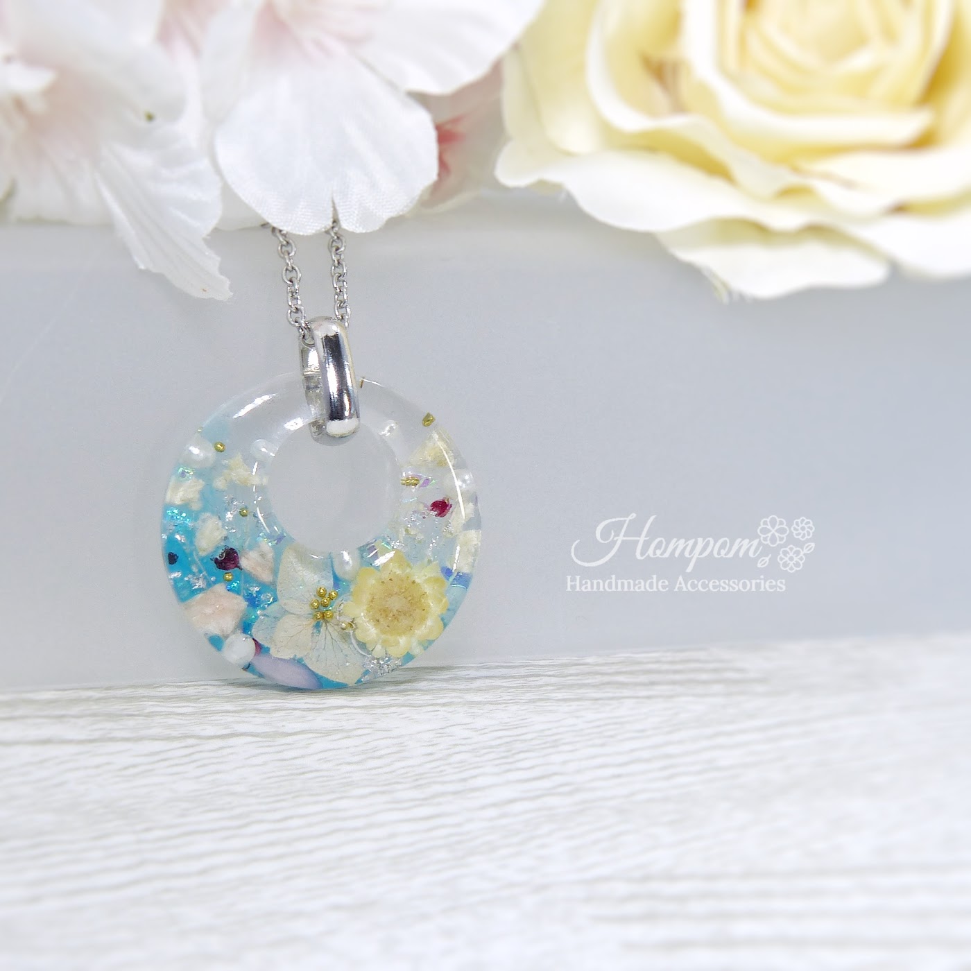 水色ネックレス